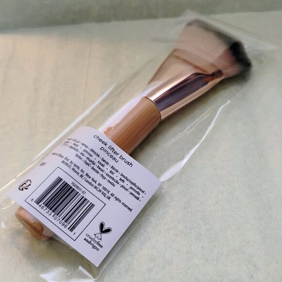 tarte Cheek Lifter Brush-/Blush Brush Rose Gold- New with tag- Sealed - Picture 4 of 4